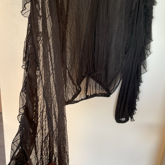 NWT buckle sheer top size medium - Picture 3 of 3